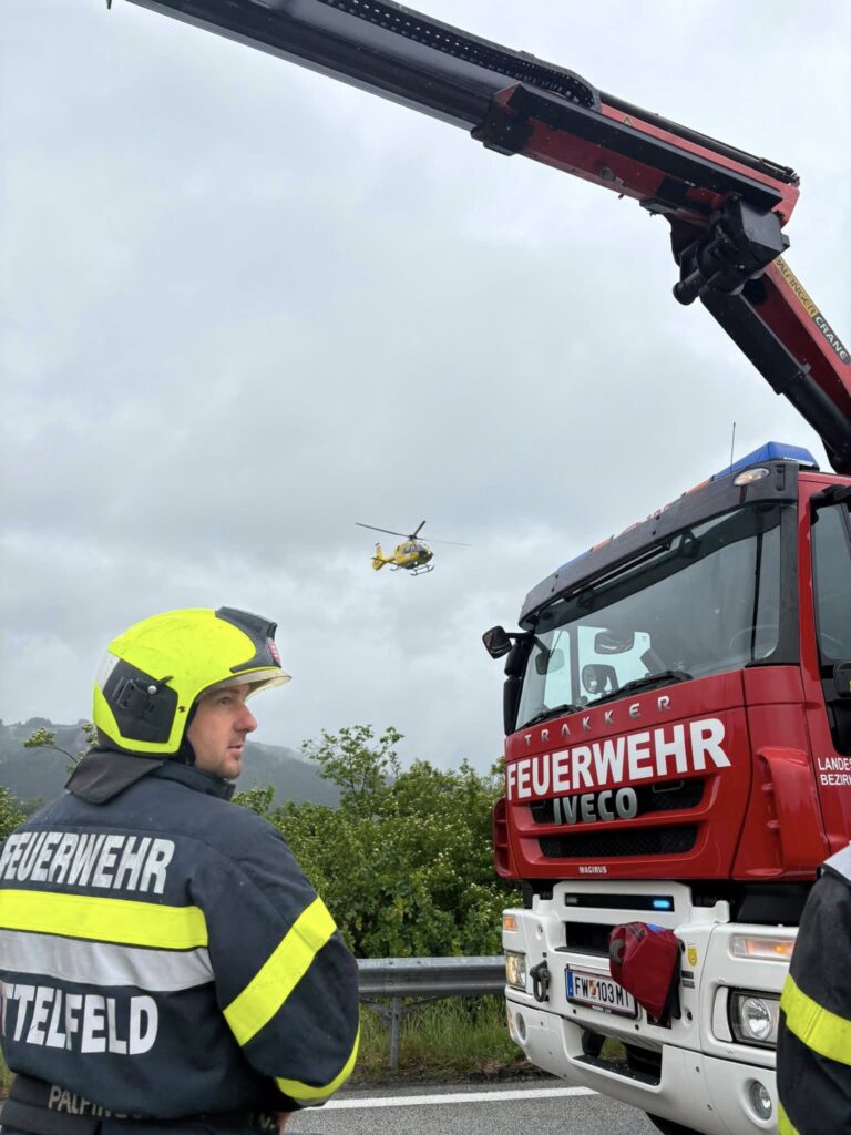 Verkehrsunfall auf der S36 – Fahrzeug überschlagen